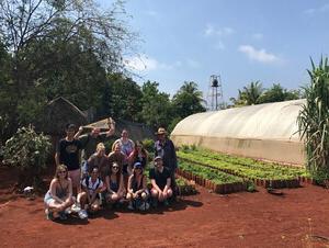Students visited an organic garden — one of their many experiences, 包括博物馆, 音乐活动, and home stays to help them further understand daily Cuban life.